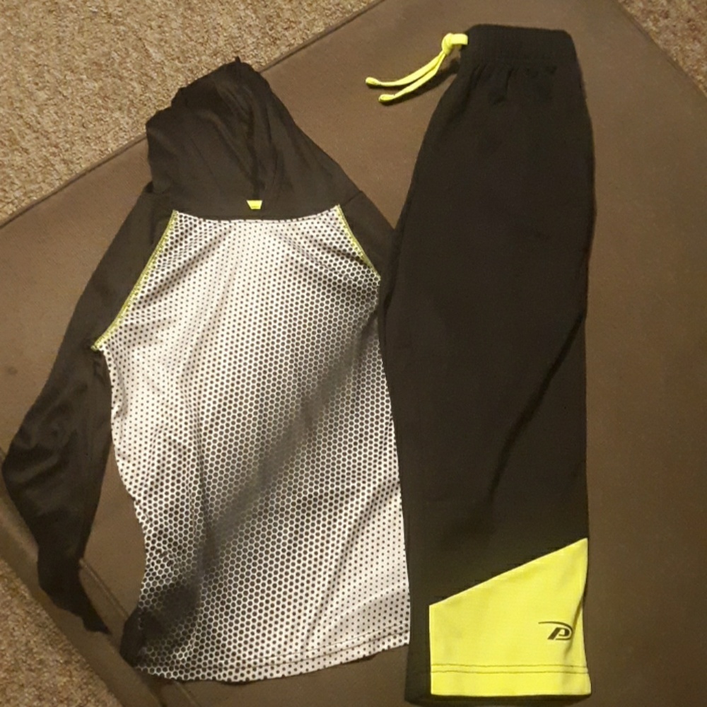 Boys 5/6 polyester track suit